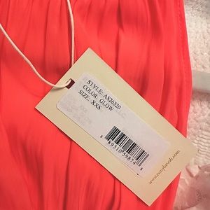 🌺🌺Ramy Brook NEW with tags. Great top! Silky smooth. GLOW is the color🌸🌸